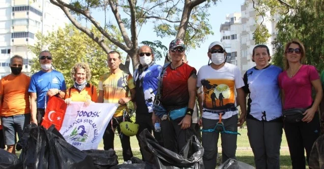 35 metrelik falezlerdeki çöpleri, gönüllü dağcılar topladı