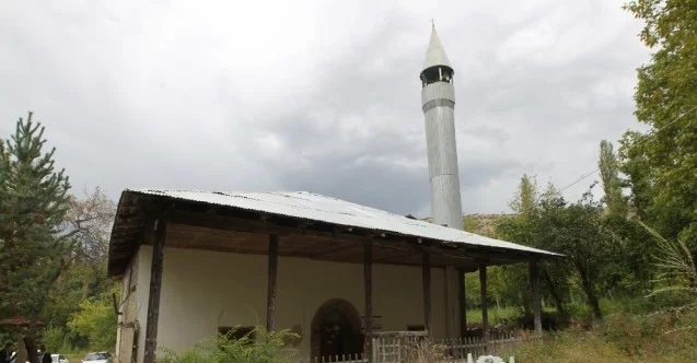 400 yıllık tarihi Tahtalı Cami görenleri etkiliyor