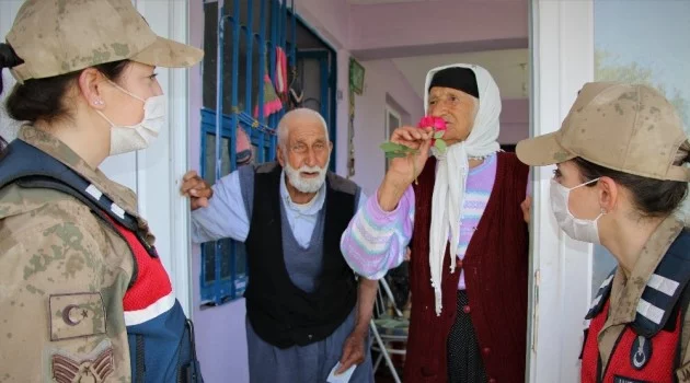 65 yıllık evli  çiftin, Mehmetçikle ‘Bayram Harçlığı’ diyaloğu gülümsetti