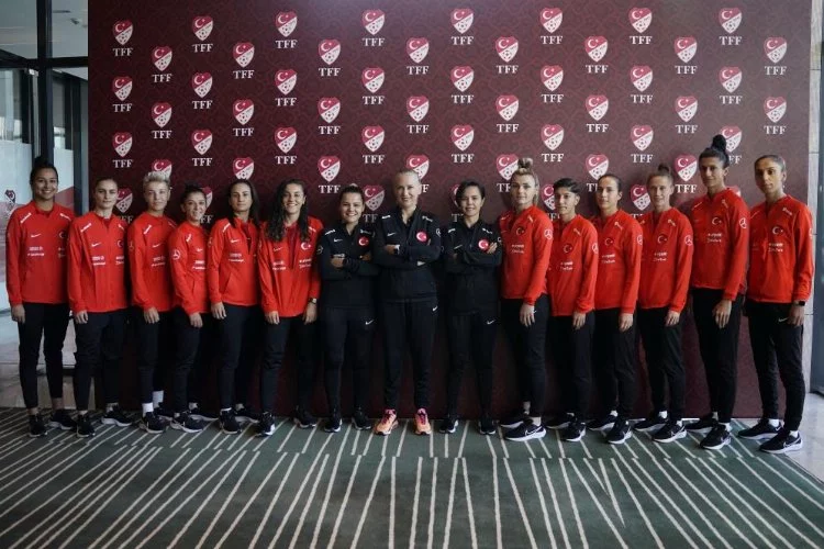 A Milli Kadın Futbol Takımı, basın mensupları ile buluştu
