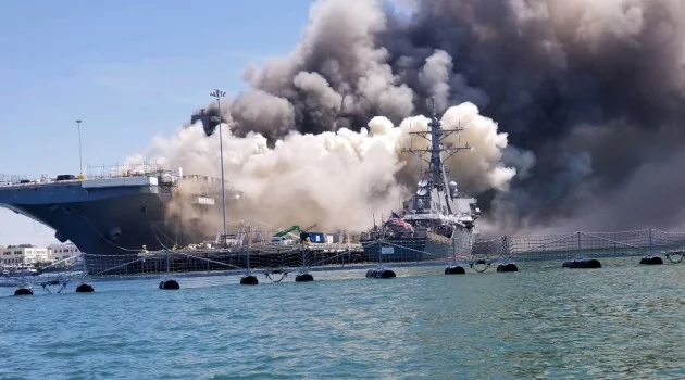 ABD’de savaş gemisinde yangın çıktı