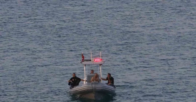 Adana’da alabora olan yelkenliden göle düşen kişi kayboldu