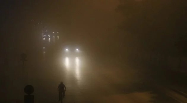 Adana’da gece bastıran yoğun sis hayatı olumsuz etkiledi