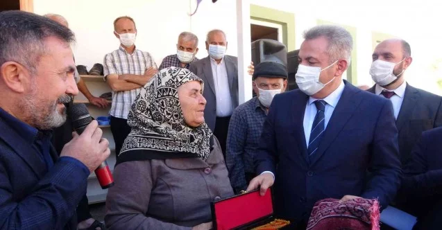 Adana’da orman yangınında yanan cami yeniden ibadete açıldı