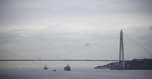 ADB savaş gemisi İstanbul Boğazı’ndan geçti