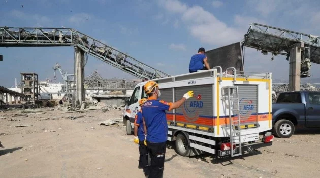 AFAD Başkanı Güllüoğlu, Beyrut’ta patlama bölgesinde incelemelerde bulundu