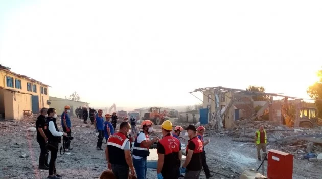 Afet Kriminal İnceleme ekibi Hendek’te havai fişek fabrikası patlama bölgesinde