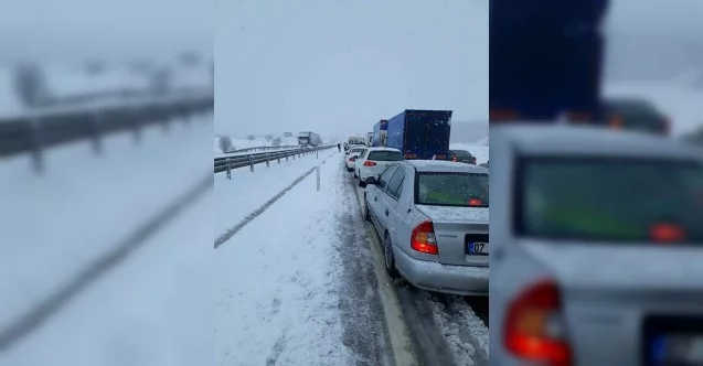 Afyonkarahisar-Antalya karayolu kar yağışı nedeniyle kapandı