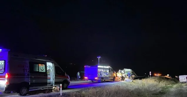 Afyonkarahisar’da yolcu otobüsü ile kamyonet çarpıştı: Yaralılar var