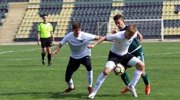 Akhisarspor’un gençleri Konya’yı 5-4’le geçti