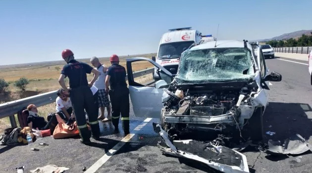 Aksaray’da Trafik Kazası: 3 Yaralı