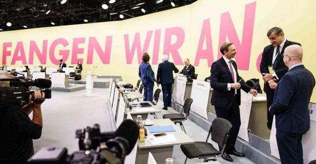 Almanya’da SDP’nin ardından FDP de koalisyon protokolünü onayladı