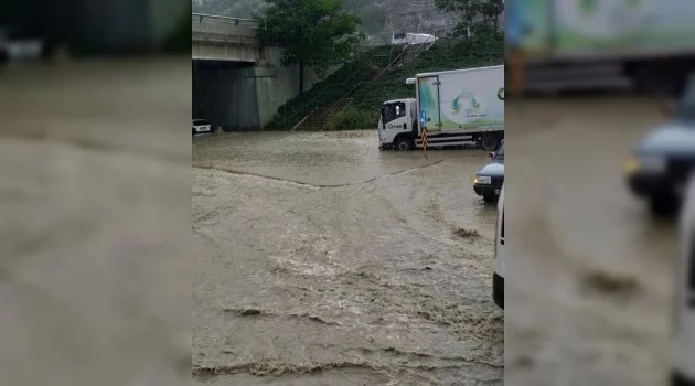 Ankara’da sel suları vatandaşlara zor anlar yaşattı
