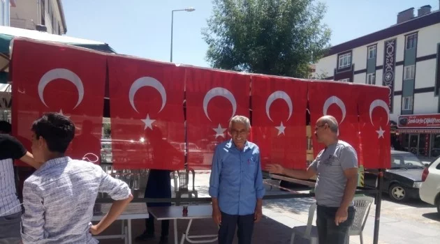 Ankaralı hırdavatçı seçimleri Erdoğan kazanınca "şükür döneri" dağıttı