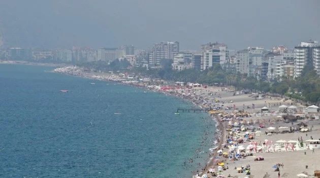 Antalya çifte bayram yaşadı, gözler Rus turiste çevrildi