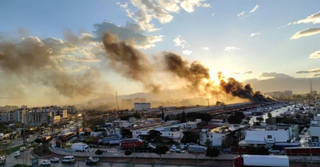 Antalya Toptancı Hali’nde korkutan yangın
