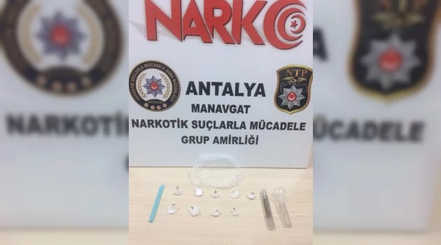 Antalya’da bir araçta uyuşturucu madde ele geçirildi