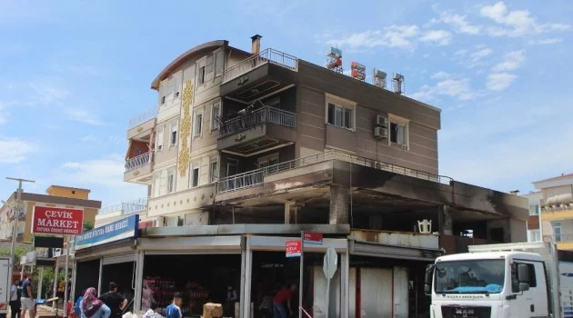 Antalya’da yaklaşık 5 milyonluk market yangını