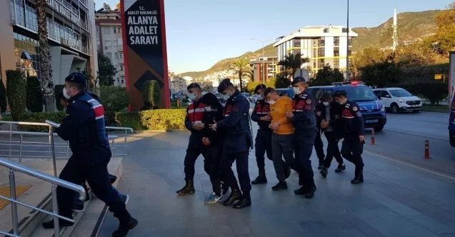 Antalya’nın turizm merkezleri torbacılardan arındırıldı: 27 tutuklama