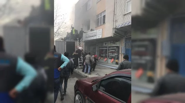 Arnavutköy’de yangın paniği, çok sayıda kişi mahsur kaldı