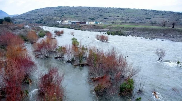 Aşırı yağışlardan dolayı İzmir’de bir baraj kapağı açıldı
