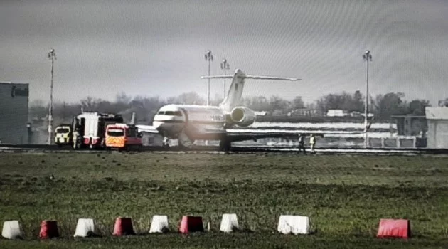 Askeri uçak pisten çıktı Berlin Schönefeld Havaalanı inişe kapandı