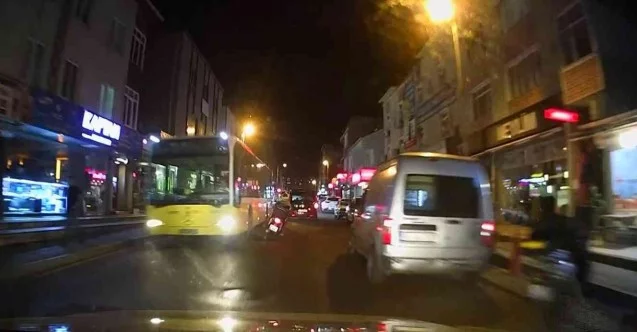 Ataşehir’de zikzaklar çizen moto kuryenin tehlikeli yolculuğu kamerada