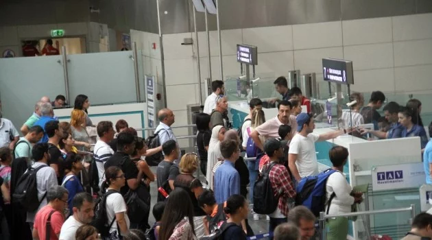 Atatürk Havalimanı’nda Kurban Bayramı yoğunluğu
