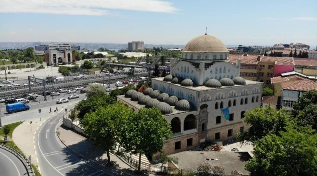 Avcılar Hacı Ahmet Tükenmez Camisi’nde yıkım başladı