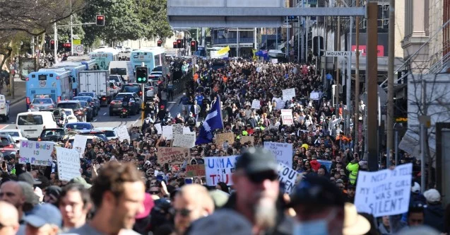 Avustralya’da karantina önlemleri protestoların fitilini ateşledi