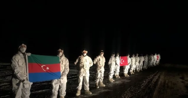 Azerbaycan askerleri “Kış Tatbikatı” için Kars’ta