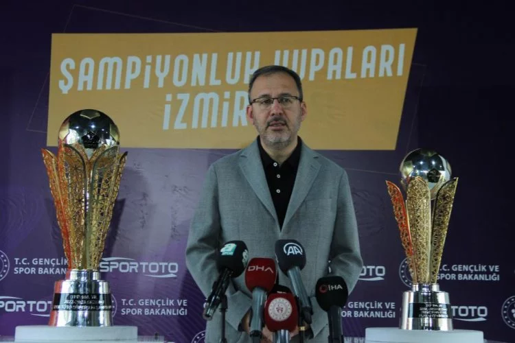 Bakan Kasapoğlu, Spor Toto Süper Lig ve 1. Lig kupalarının tanıtımına katıldı