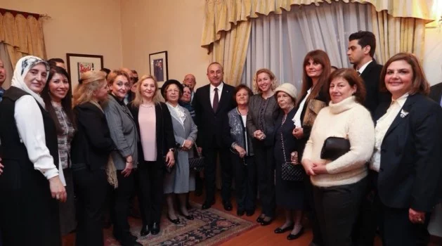 Bakan Çavuşoğlu, Amman’da Türk vatandaşlarıyla buluştu