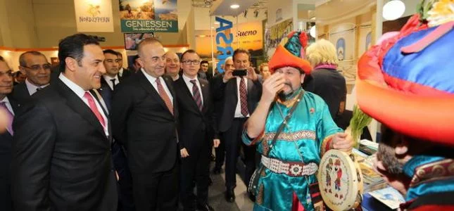 Bakan Çavuşoğlu Bursa standını gezdi