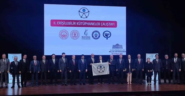 Bakan Derya Yanık’tan İzmir Kavram Meslek Yüksekokulu’na ödül