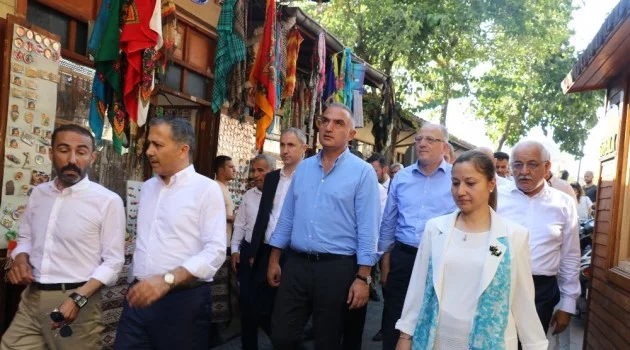 Bakan Ersoy, Gaziantep’te esnaf ziyaretlerinde bulundu