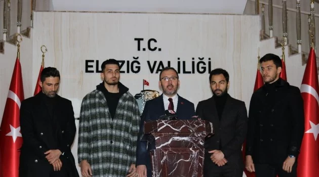 Bakan Kasapoğlu ve milli futbolcular destek için Elazığ’da