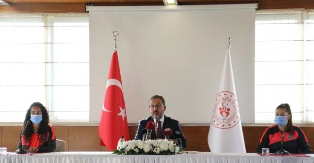 Bakan Kasapoğlu, Yüksekova Belediyesporlu futbolcuları kabul etti