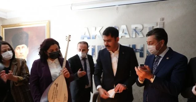 Bakan Kurum Kırşehir’de Cumhurbaşkanı Erdoğan’ın fotoğrafının olduğu pastayı kesti