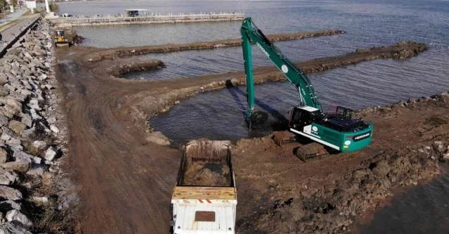 Bakan Kurum: “Van Gölü’nde bugüne kadar 807 bin metreküp dip çamuru temizliği yapıldı”