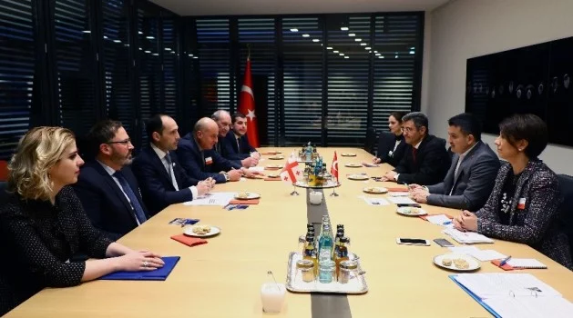 Bakan Pakdemirli, Gürcistan Tarım Bakanı Davitashvili ile görüştü