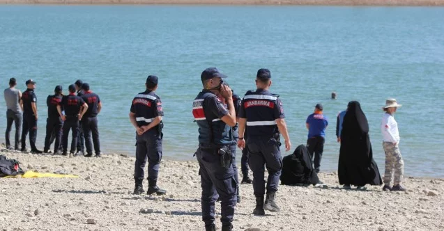Baraj gölünde kaybolan 3 kişiyi arama çalışmaları yeniden başladı