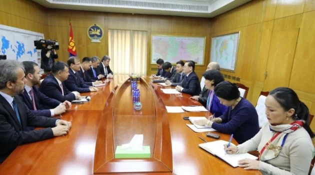 Başbakan Yardımcısı Çavuşoğlu Moğolistan’da mevkidaşı Enkhtuvshin ile görüştü