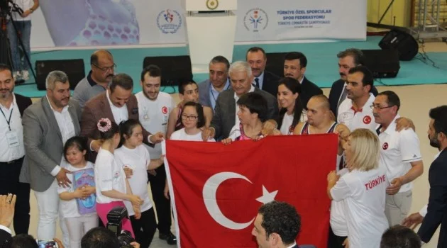Başbakan Yıldırım, İzmir’de özel sporcularla buluştu
