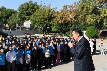 Başkan Dündar’dan her gün farklı okul ziyareti