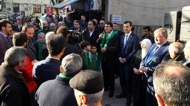Başkan Mustafa Dündar’a gençlerden büyük ilgi