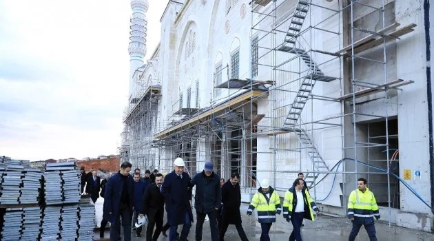 Başkan Uysal, Çamlıca Camii’nde incelemelerde bulundu