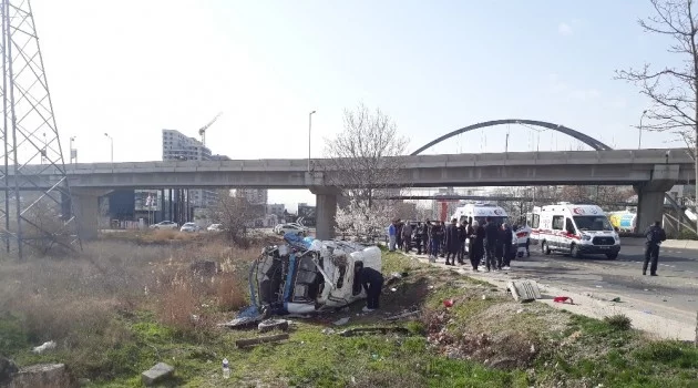 Başkent’te hafriyat kamyonu ile minibüs çarpıştı: 17 yaralı