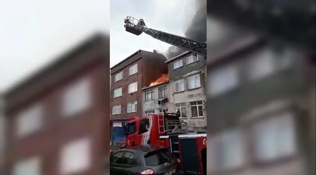 Bayrampaşa’da çatı yangını