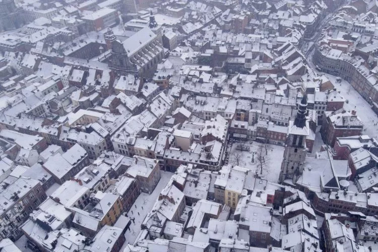 Belçika'da yoğun kar yağışı: Seferler askıya alındı